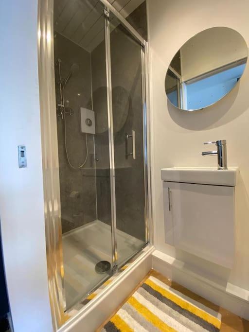 Penlea ~ 1 Bedroom Flat With Harbour View 타버트 외부 사진